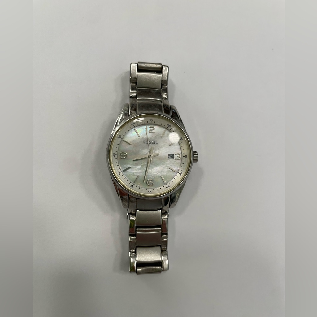 Fossil Silver Timepiece With Iridescent Dial